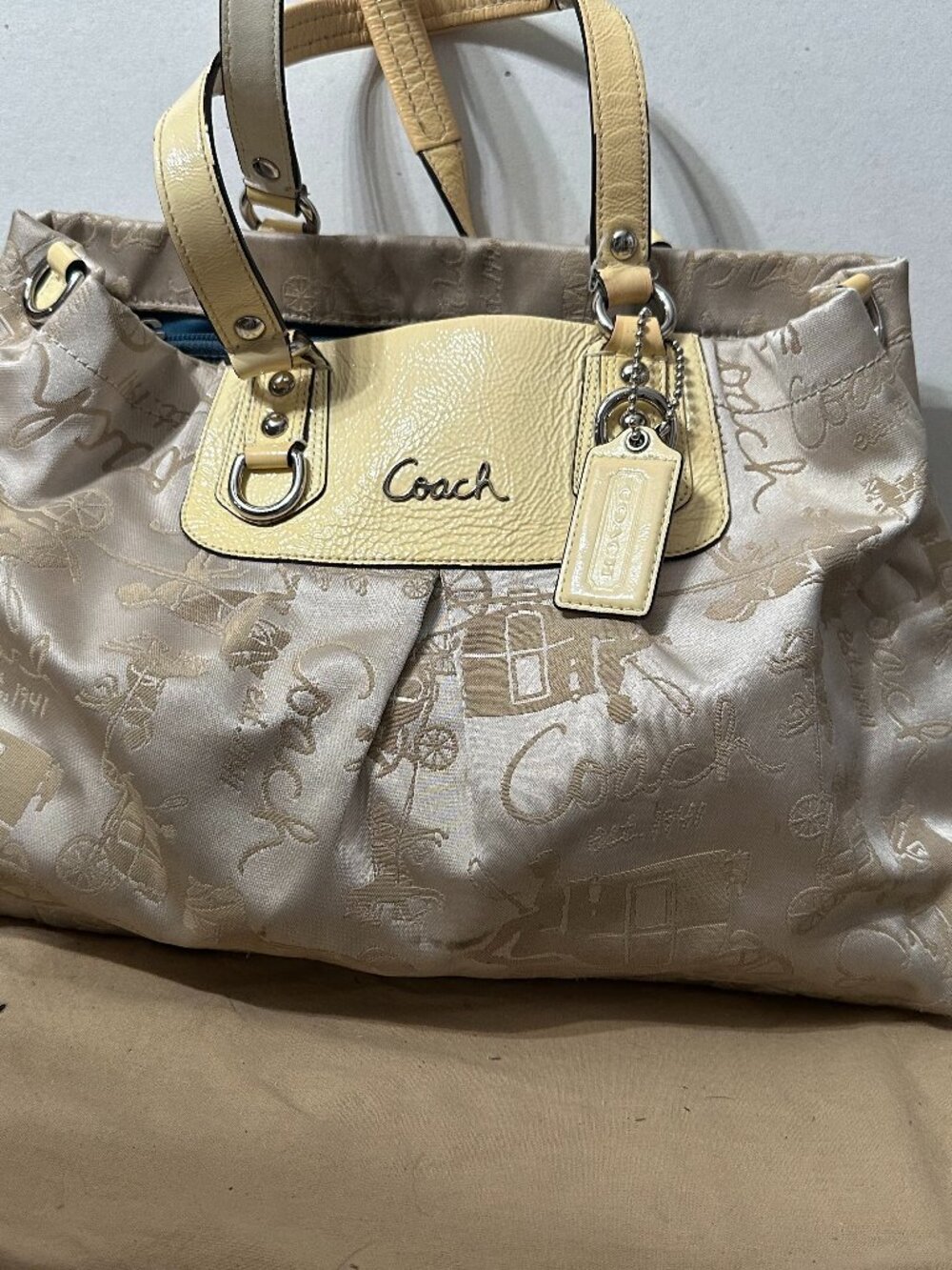 Authentic Coach Ashley Carriage Print Satin Tote Cream Yellow Patent F15556